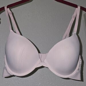 Beautiful Seamless T-Shirt Bra with Elegant Lace Wings